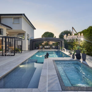 Transformation d'une piscine Luxe et construction d'un spa avec abri sur mesure