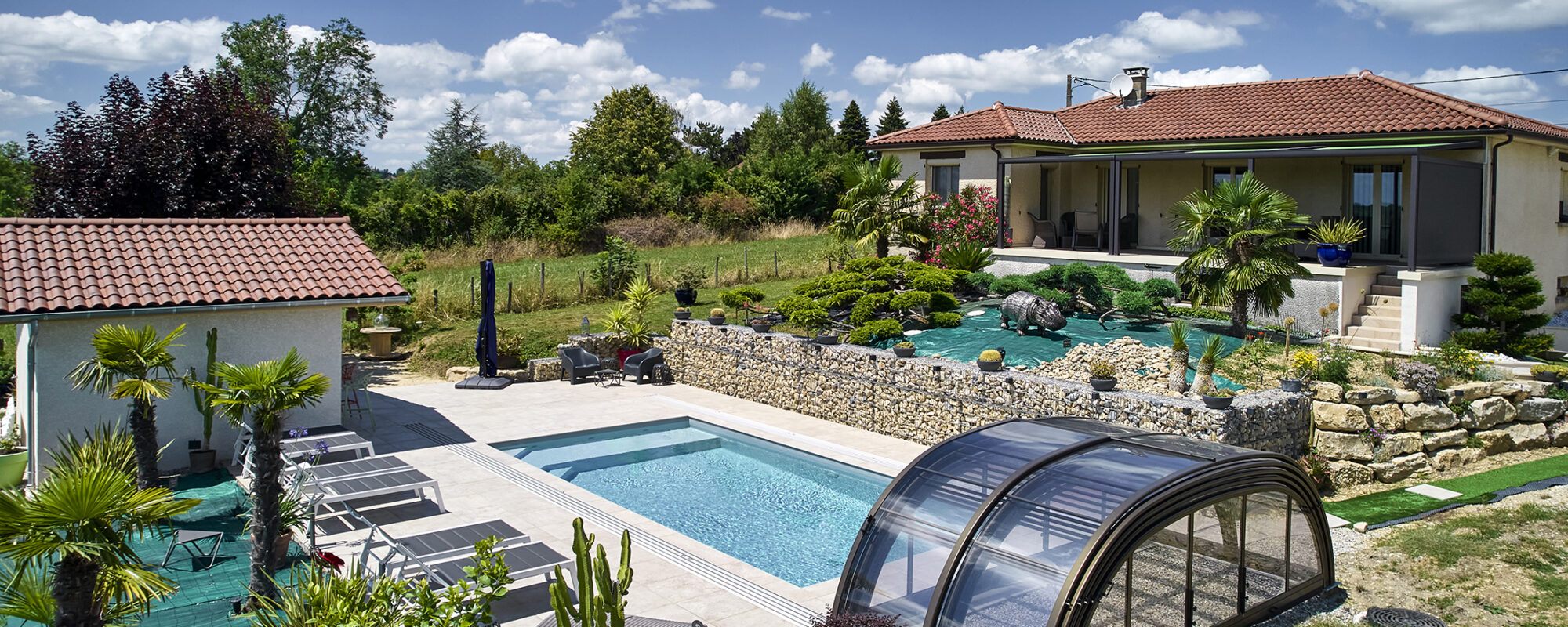Piscine extérieure de 8x4 m avec abri mi-haut