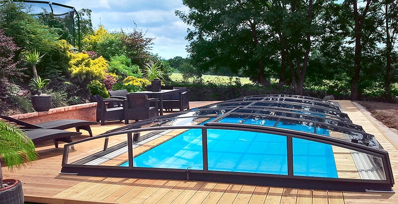 Abri de piscine bas et plats