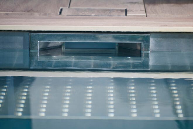 Skimmer d'une piscine en inox