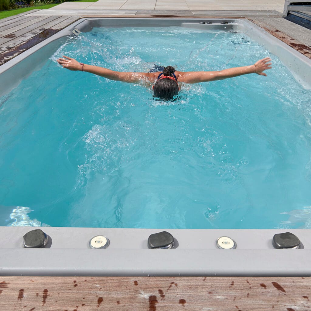 Spa de nage avec nage à contre-courant