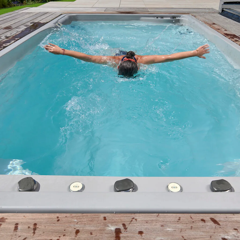 Spa de nage avec nage à contre-courant