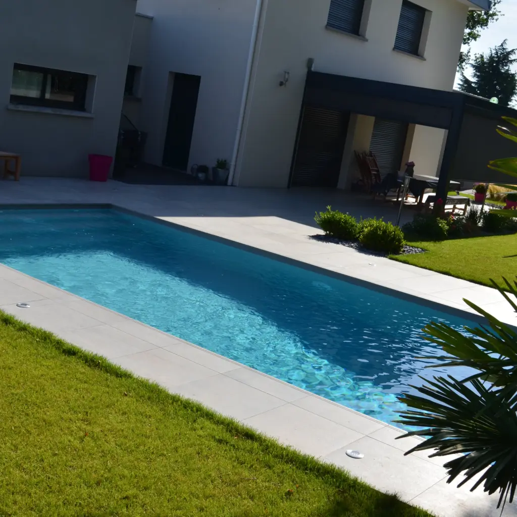 Piscine familiale ©PHILIPPE TROJAN - PISCINE WEEK-END