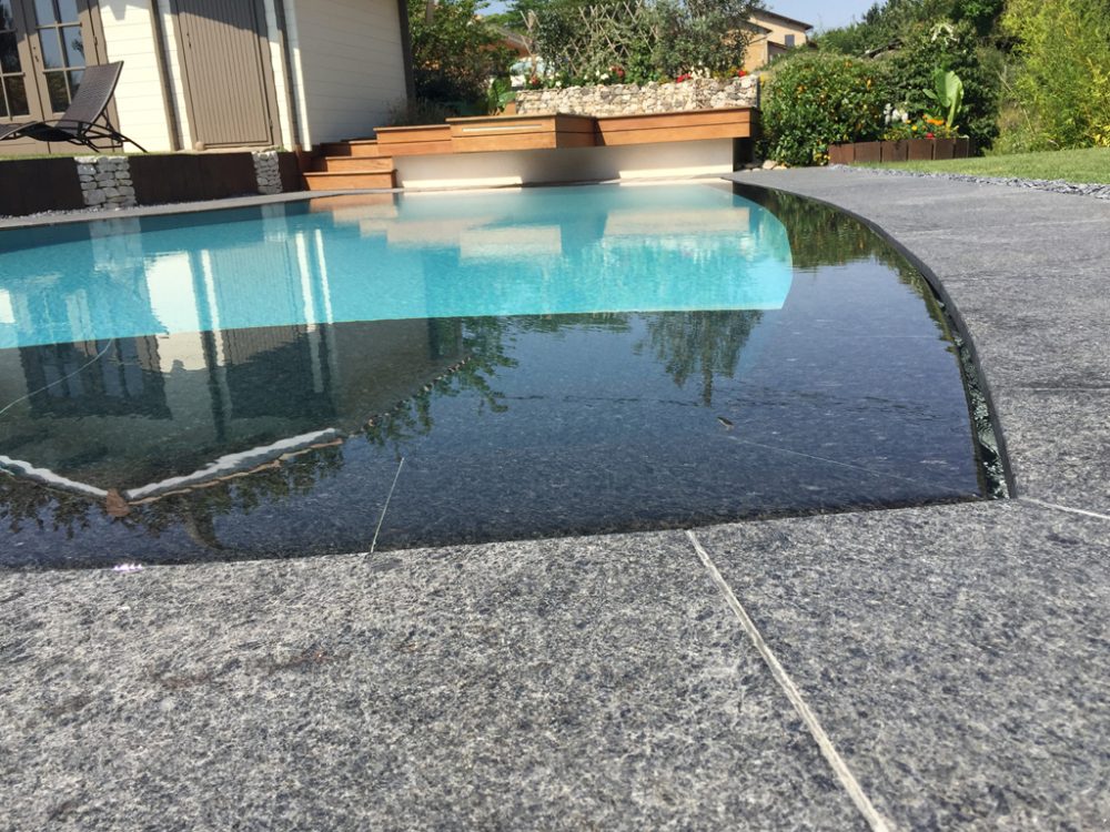 Piscines à débordement effet miroir