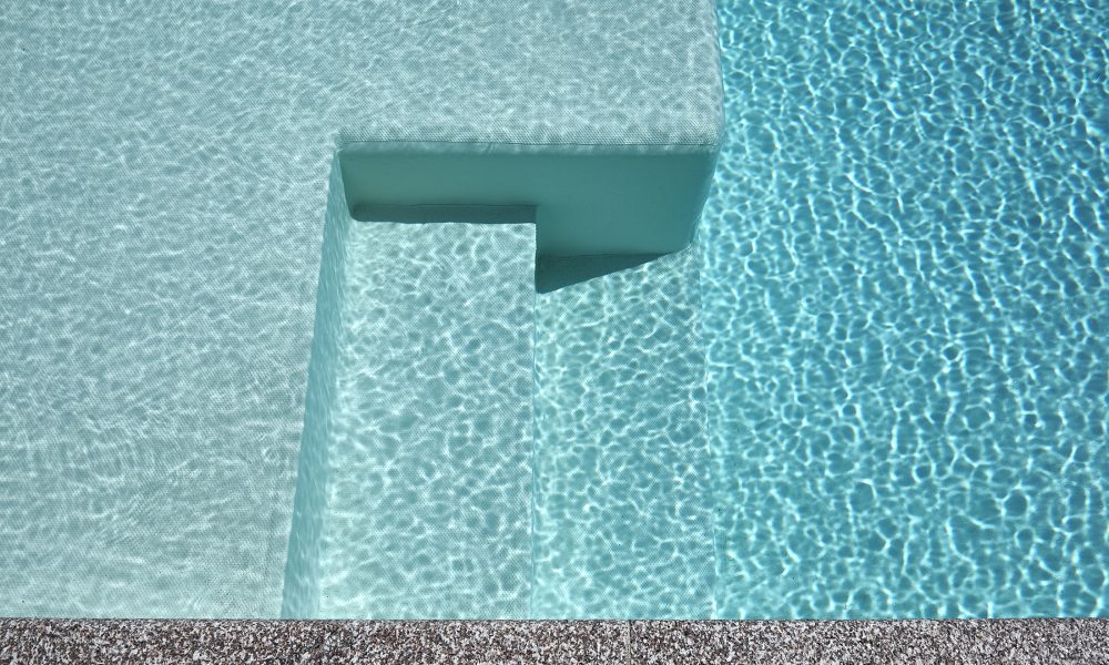 Piscine lagon et spa 5 places pour un espace wellness ultime