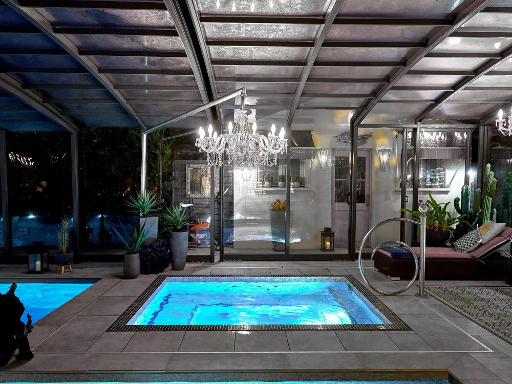Transformation d'une piscine Luxe et construction d'un spa avec abri sur mesure