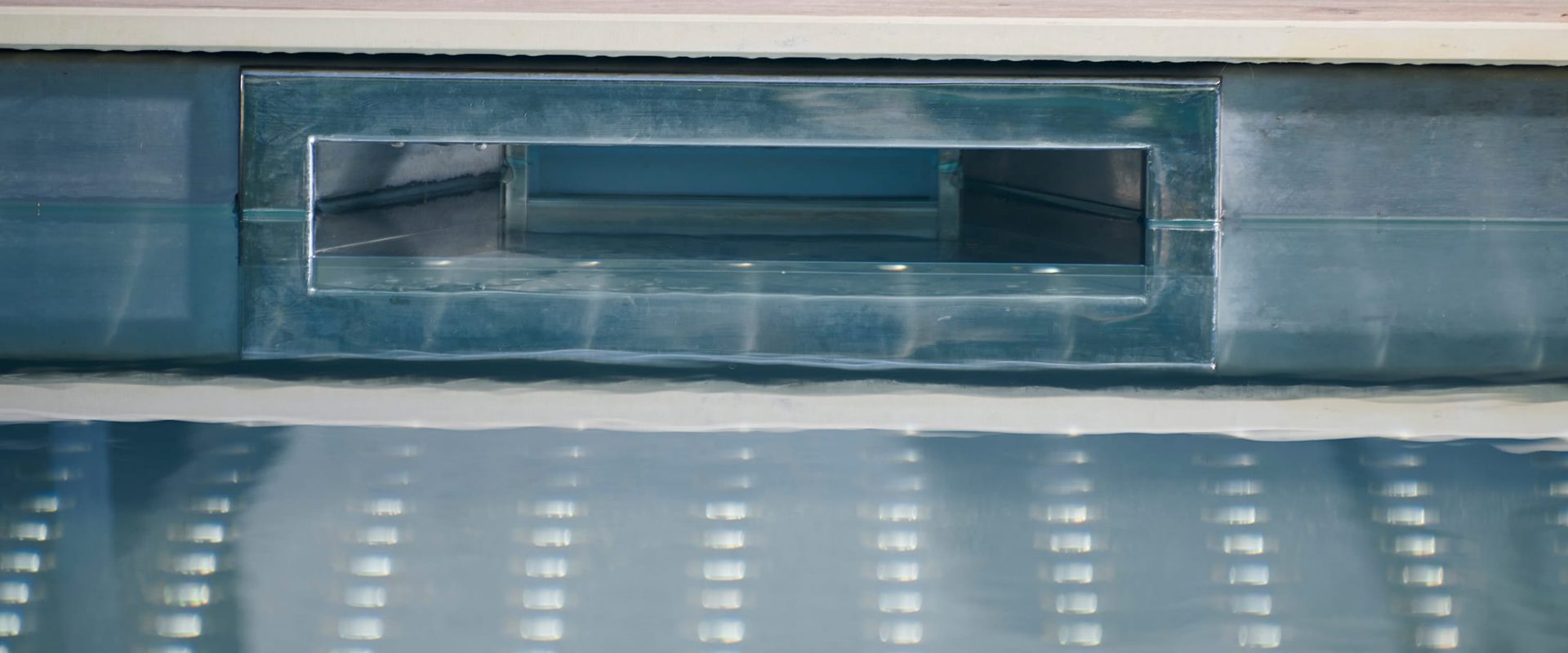 Skimmer d'une piscine en inox