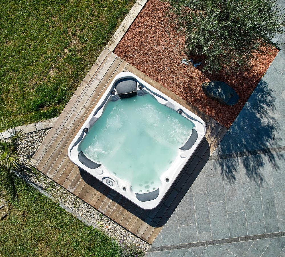 Spa extérieur semi-encastré