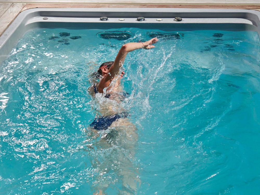 Spa de nage avec nage à contre-courant